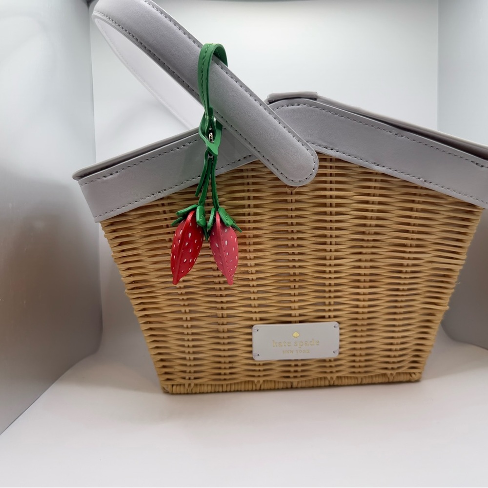 NWOT! BLOGGERS FAV!  Kate Spade Wicker Picnic Basket Strawberry White Crossbody - Picture 8 of 8
